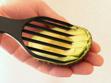 【100均】アボカドが一気にスライスできる便利スライサー