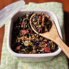 ごはんのお供やお弁当にぴったり♡ひじきと梅のソフトふりかけ