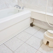 ポイントは汚れの見極めにあり!お風呂の床をピカピカにする掃除方法