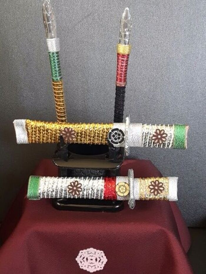 ペットボトルで五月飾りの(刀と槍)を作る。