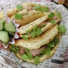 小麦粉・砂糖不使用☆ おからハーブパンケーキでチキンサンド