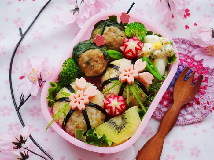 桜手毬おにぎりでお花見気分♪