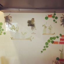 つるつるなコンロ前にもグリーンを❣️ ステッカーなら油はねも拭くだけでキレイに?