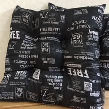 本当に100円!?中綿たっぷりのクッション♪