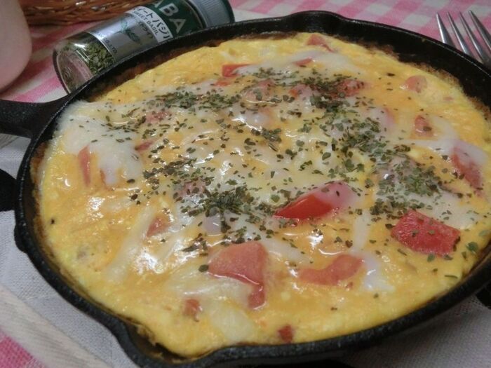 魅惑の半熟♪ チーズとろ~り♪ スキレットでオープンオムレツ