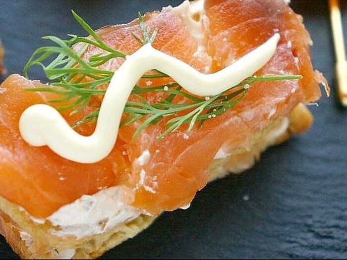 5.サーモンを乗せます。