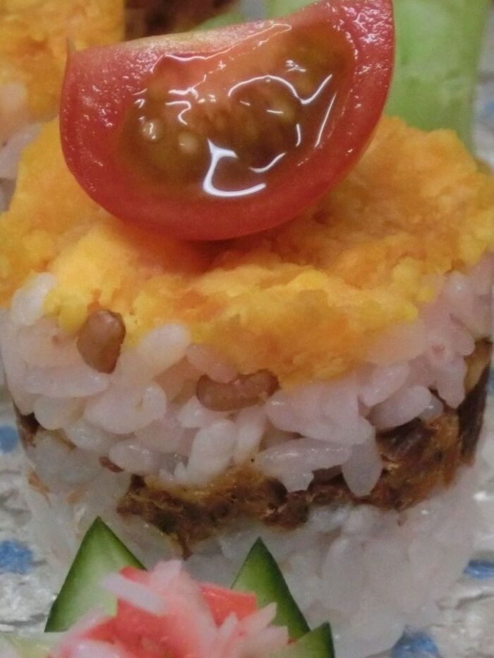 いわしそぼろと黄身にぎり×8個