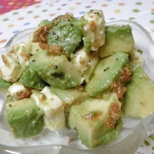 ペッパー味噌がいいっ♪ アボカドとクリームチーズの味噌あえ