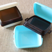 フタにポケット!? 保冷剤やドレッシングが収納できるランチボックス♪