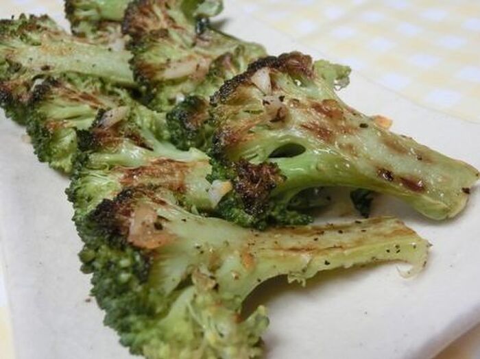 フライパンで蒸し焼きがすごい♪ ブロッコリーのガーリック焼き