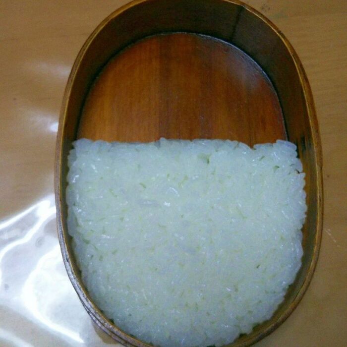 ①ご飯を詰める