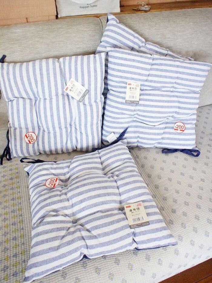 ふわっふわサラッと★ダイソー 紐付きボーダー柄 座布団