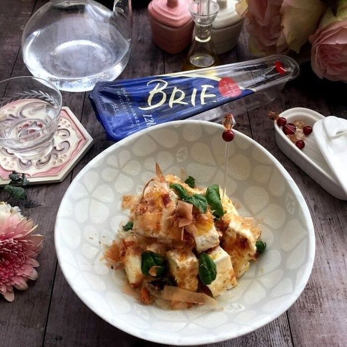 冷酒と合わせるブリーチーズ ブリ―のおかか和え