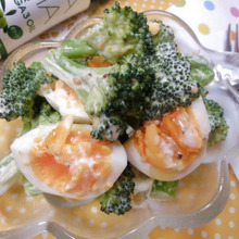 仕上げにオリーブオイル♪ ブロッコリーとゆで玉子のサラダ