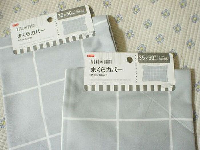 グレーがオシャレ★ダイソー大人気シリーズ・MONO AND CHRO まくらカバー