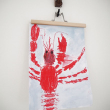 たったこれだけ?!子どもの絵をうまく飾れる優れモノ