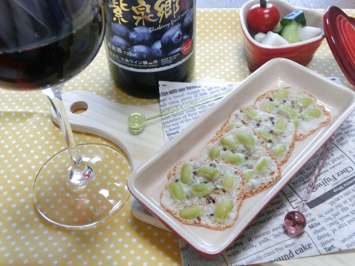 フライパンで5分のソッコーおつまみ♪ 大豆ペッパーのチーズせんべい