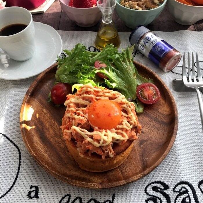 朝食にもおすすめ~パプリカポテトパンケーキの紅鮭のせ!