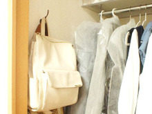 子供部屋★バッグ・カバンをセリアのフックでデッドスペース収納