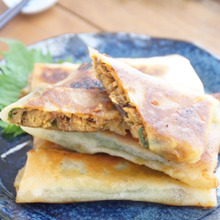 鯖味噌缶詰でお手軽揚げない春巻き!