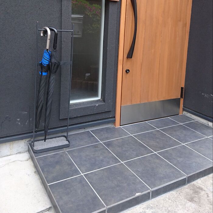 『傘立て』は、色を合わせてスッキリ見せる!