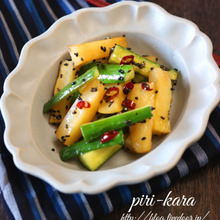 一分で完成!きゅうりとたくあんのピリ辛炒め。