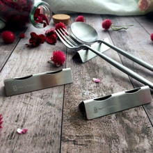 クールでシャープなナチュラルキッチンのカトラリーレスト!