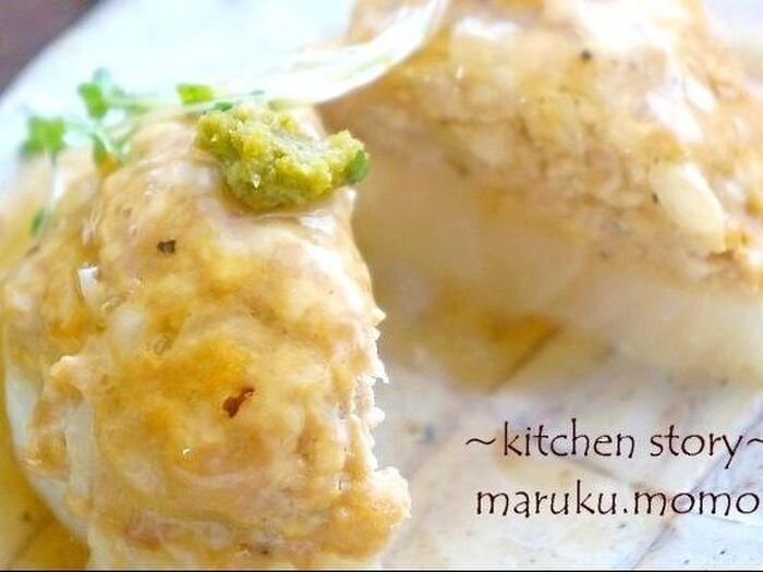 レンジで2分!ジューシー新玉ねぎの上に乗った『ふんわり~鳥と厚揚げのつくね』