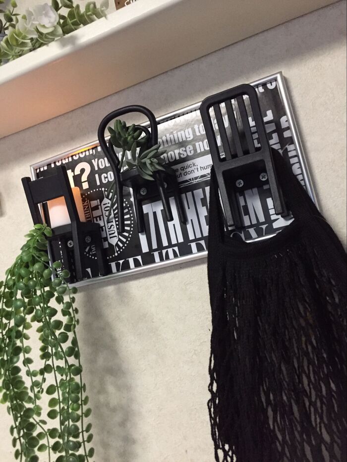 フレームから飛び出したオブジェ風椅子型フック♪