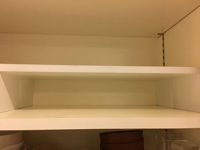 ウォールシェルフを並べます