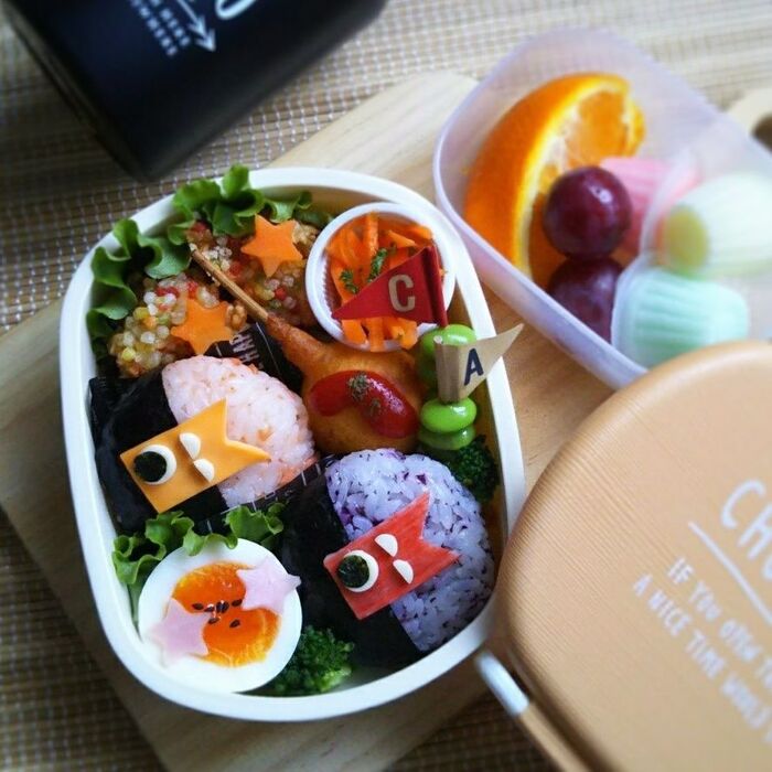 《キャラ弁》こどもの日に♡のせて簡単 2色の鯉のぼりおにぎり