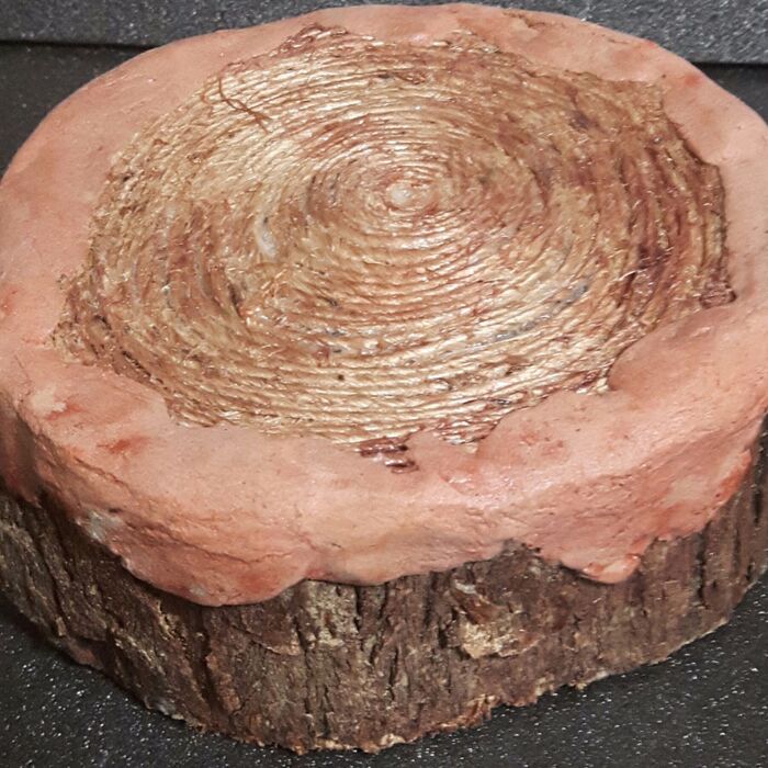 4、桃太郎の人形を飾る台座を作る。
