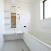 意外と簡単に外せるんです!浴槽のエプロンの掃除はコレで完璧