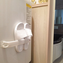 省スペースですぐ乾く、浴室スリッパ置き場