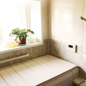 今すぐなんとかしたい!浴槽のフタのカビをスッキリ落とす方法