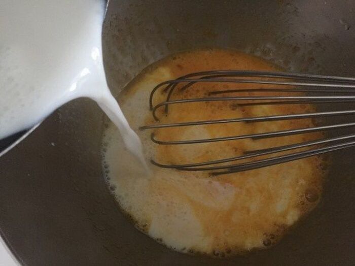 ③bの材料でプリンの生地を作る