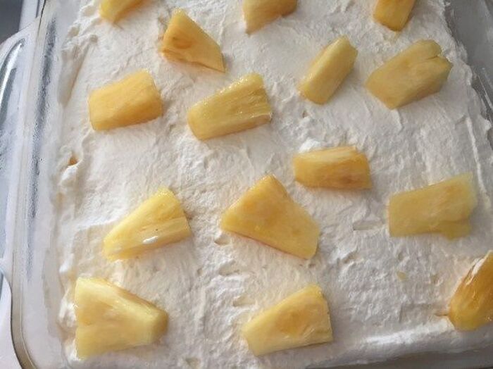 ⑤⑤cの材料でホイップクリームを作りフルーツで飾る