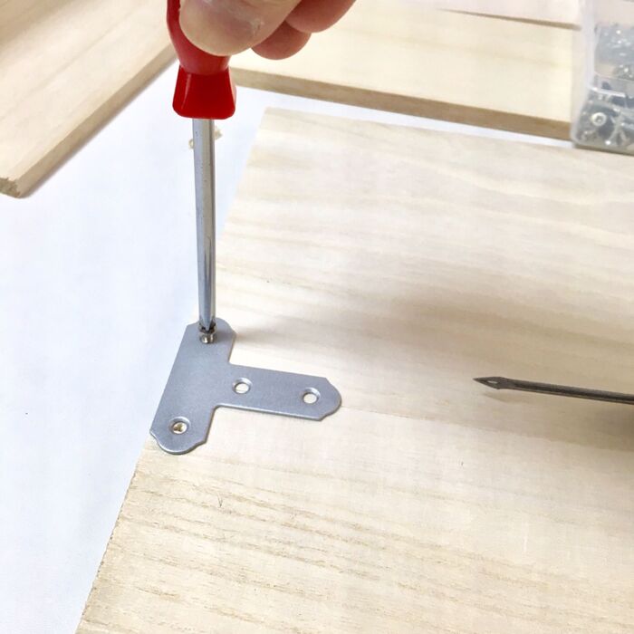 同じサイズの板を2枚ずつ接着する*