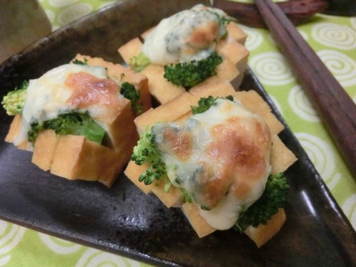 辛子マヨがきいてる♪ もこもこブロッコリーの、ひと口プルアパート厚揚げ
