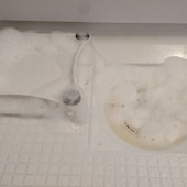 排水口を詰まらせちゃダメ!お風呂の髪の毛の掃除方法