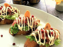 意外な組み合わせ!でもおいしい~5分でできちゃうネギトロブルスケッタ