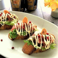 意外な組み合わせ!でもおいしい~5分でできちゃうネギトロブルスケッタ