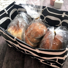 お気に入りのフォションの紙袋で即席のパン入れを作っちゃう!