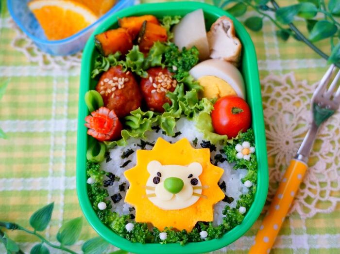 ご飯にペタ!簡単ライオン弁当