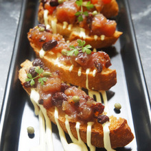 美味しさ抜群★叩いたマグロのガーリックたたきブルスケッタ