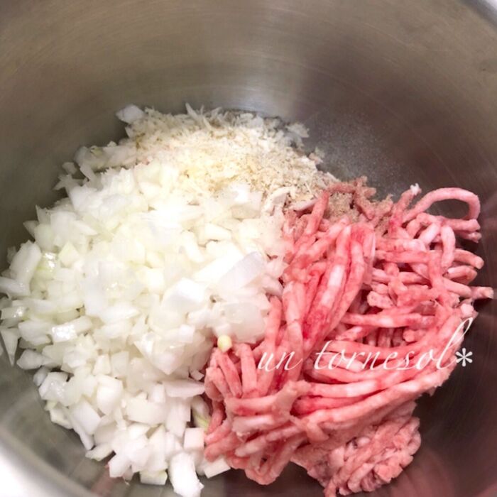 ③グリンピースをひっつけるので小さめに!