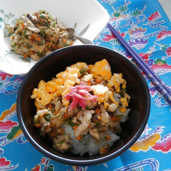 卵、紅ショウガを加えて。ご飯と相性ばっちり