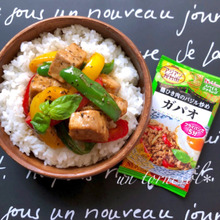 ランチタイムにオススメ☆免疫力アップ効果に‼スパイスクッキングde鰹のガパオ丼