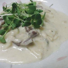 5分以内☆ 柚子胡椒ピリリ♪ スライスチーズと餃子の皮で濃厚カルボナーラ風