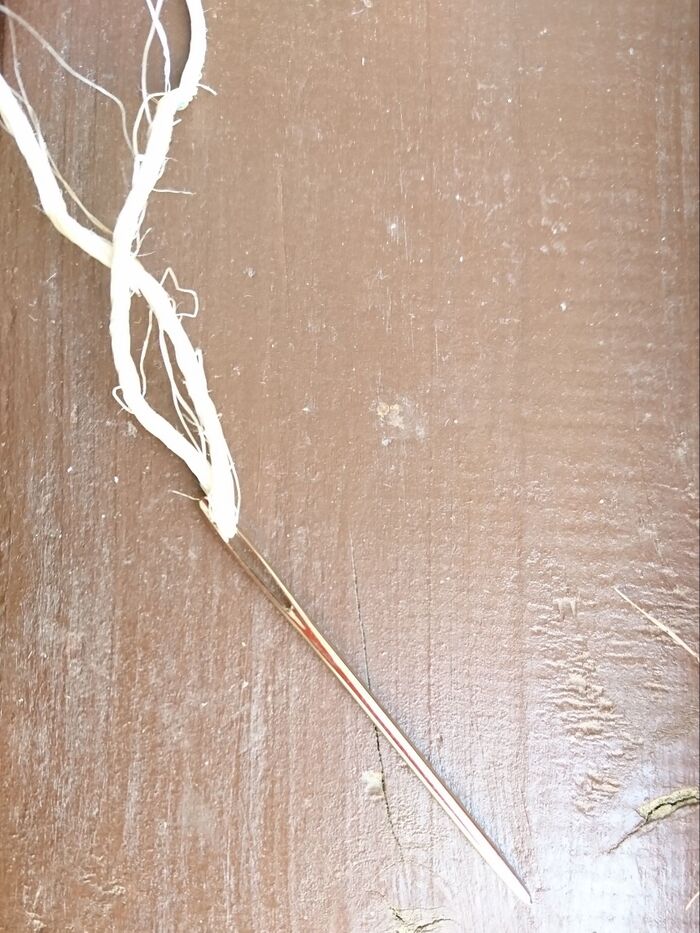 縫い糸は、ほどいた麻糸